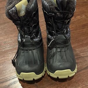 Kids Winter Boots - Black and Cream